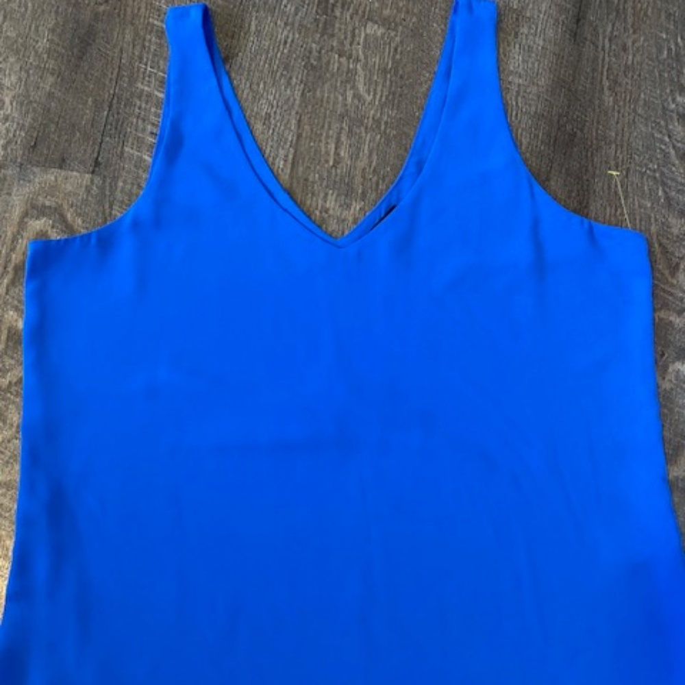 🔥RW&CO V-neck Sleeveless Blouse Royal Blue Colour Size Large